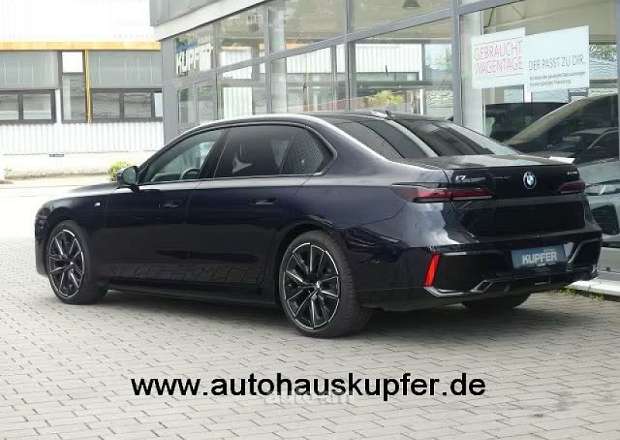 BMW i7