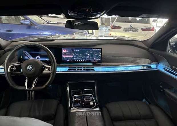 BMW i7