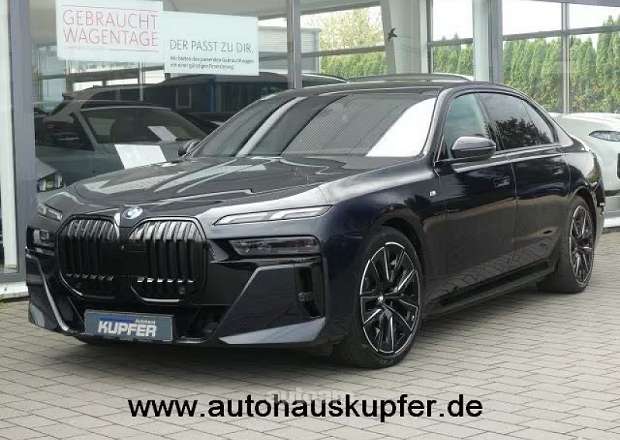 BMW i7