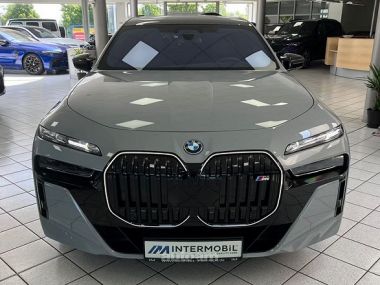 BMW i7  2024 