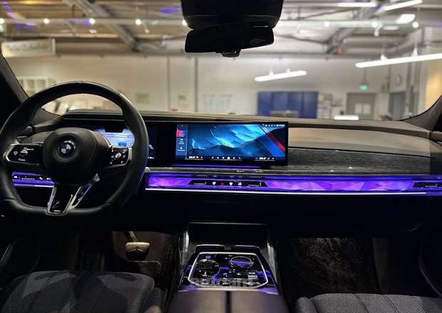 BMW i7