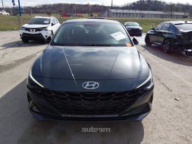 Hyundai Elantra  2022 