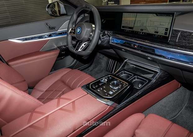 BMW i7