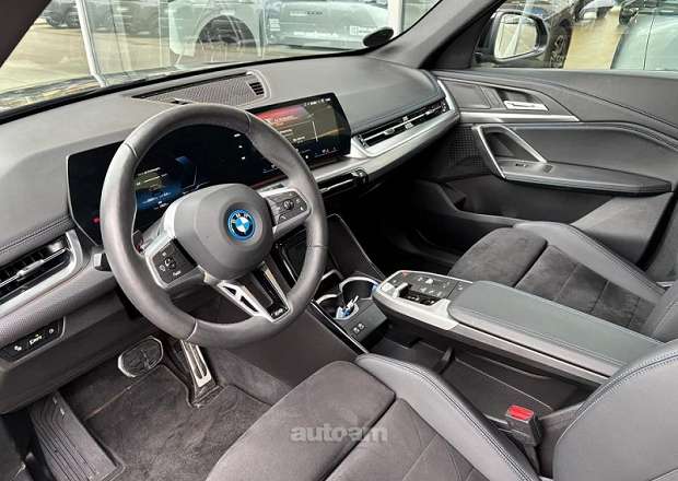 BMW iX1