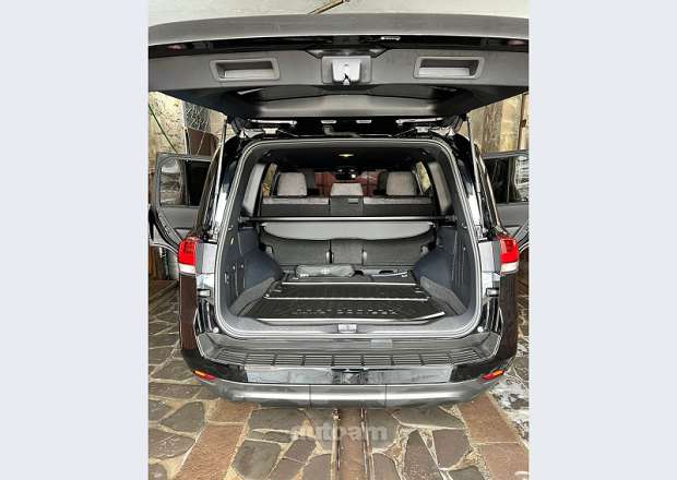 Toyota Land Cruiser 300
