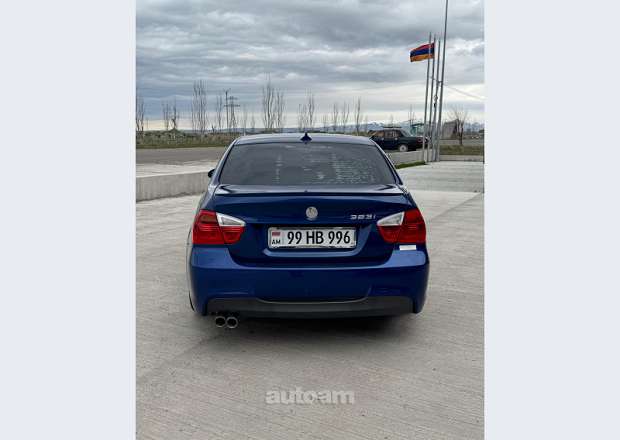 BMW 323