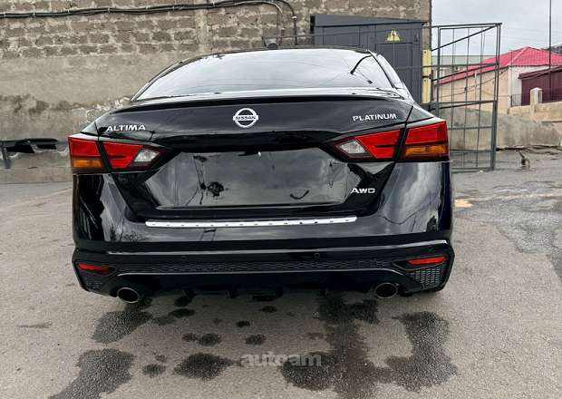Nissan Altima