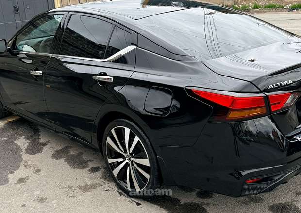 Nissan Altima