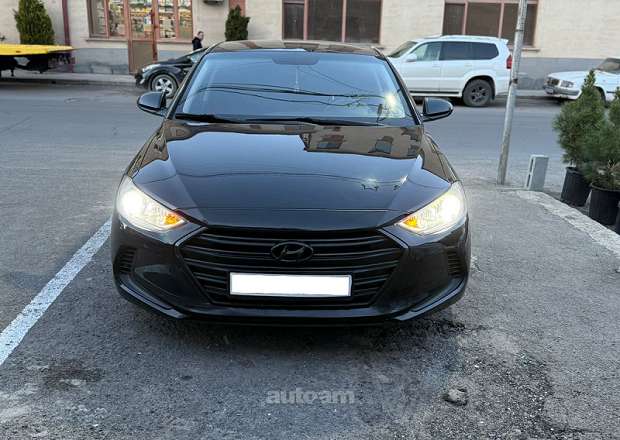 Hyundai Elantra 2018 — photo 1