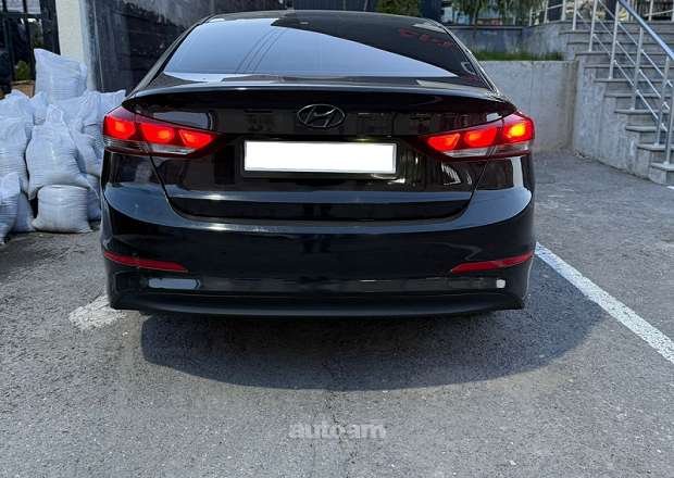Hyundai Elantra 2018 — photo 2
