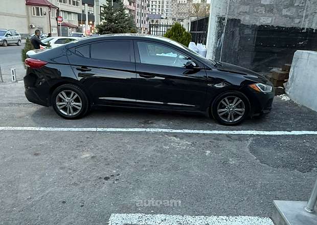 Hyundai Elantra 2018 — photo 3