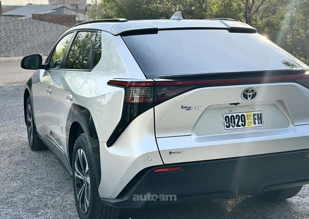 Toyota Bz4X