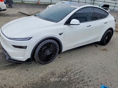 Tesla Model Y  2026 