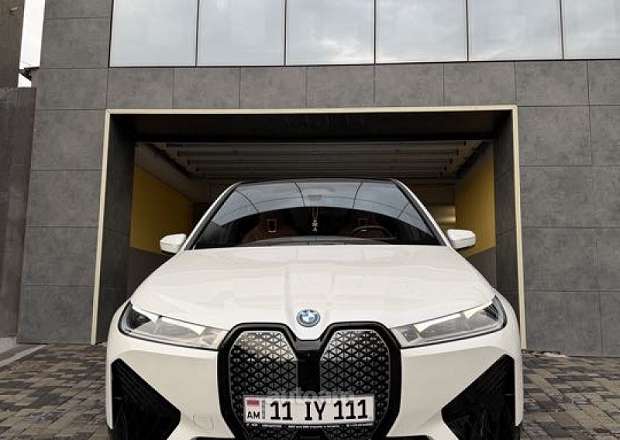 BMW iX