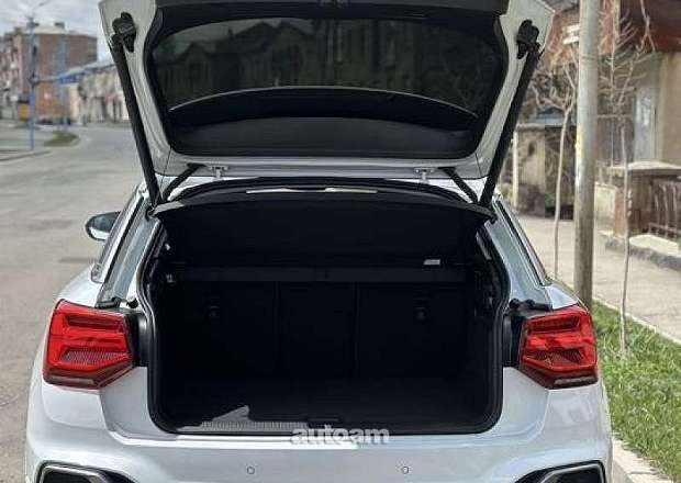 Audi Q2L e-tron