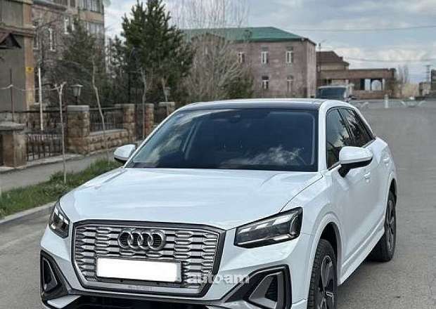 Audi Q2L e-tron