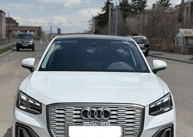 Audi Q2L e-tron