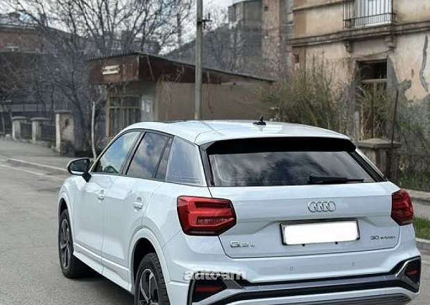 Audi Q2L e-tron