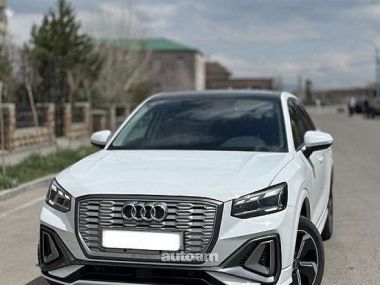 Audi Q2L e-tron  2022 