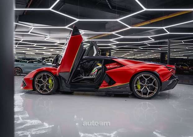 Lamborghini Revuelto