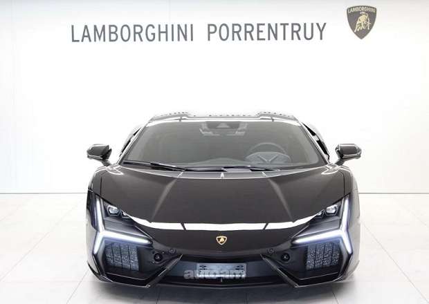 Lamborghini Revuelto