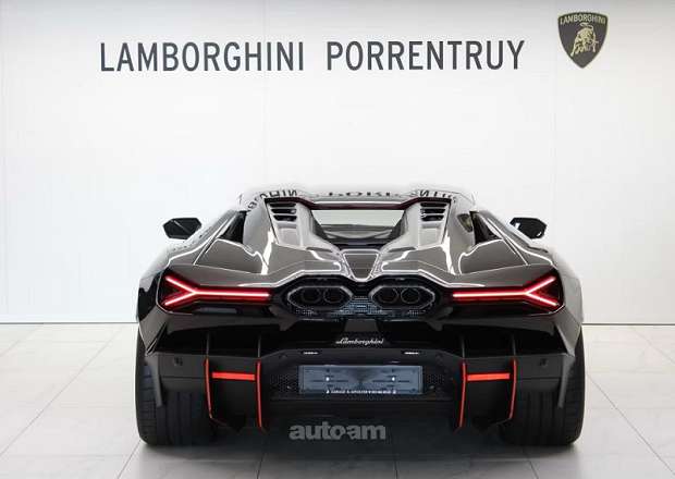 Lamborghini Revuelto