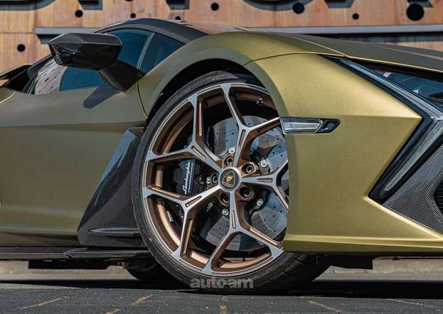 Lamborghini Revuelto