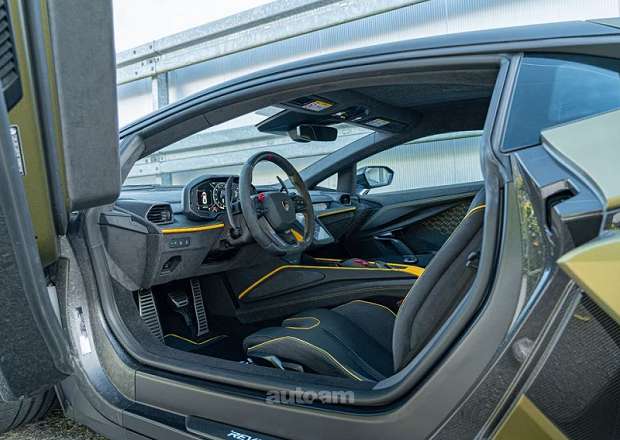 Lamborghini Revuelto