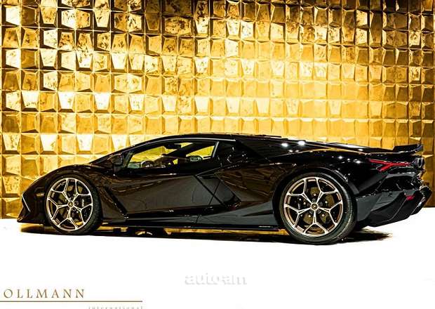 Lamborghini Revuelto