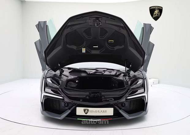 Lamborghini Revuelto