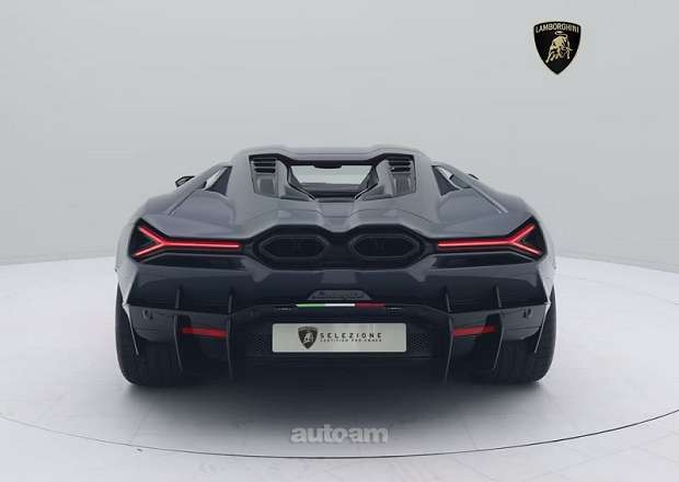 Lamborghini Revuelto