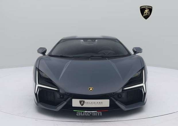 Lamborghini Revuelto
