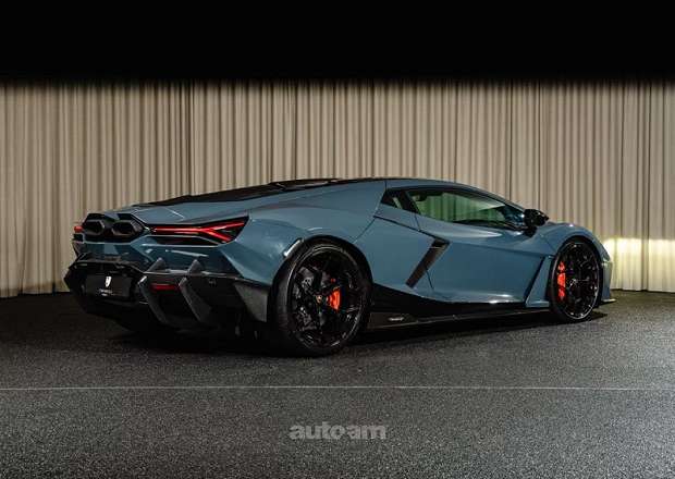 Lamborghini Revuelto