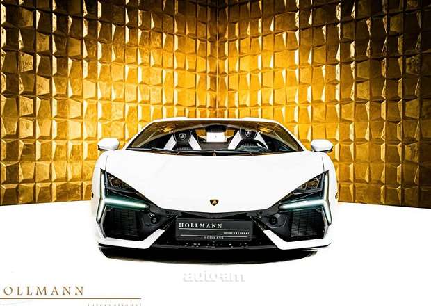 Lamborghini Revuelto
