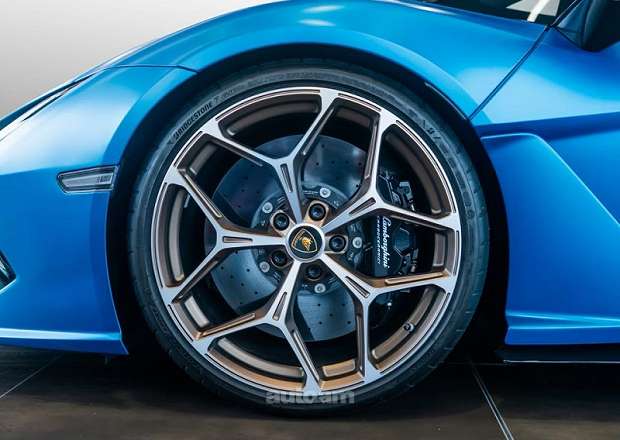Lamborghini Revuelto