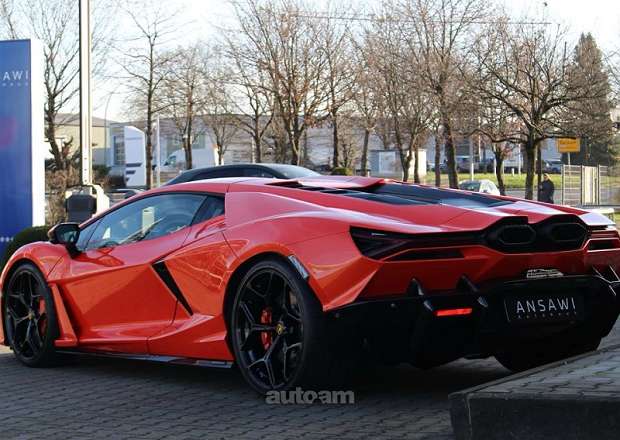 Lamborghini Revuelto
