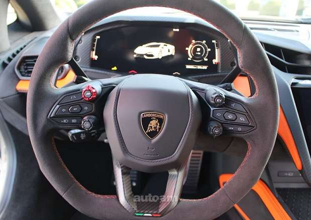 Lamborghini Revuelto