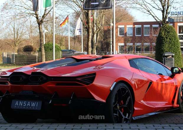 Lamborghini Revuelto
