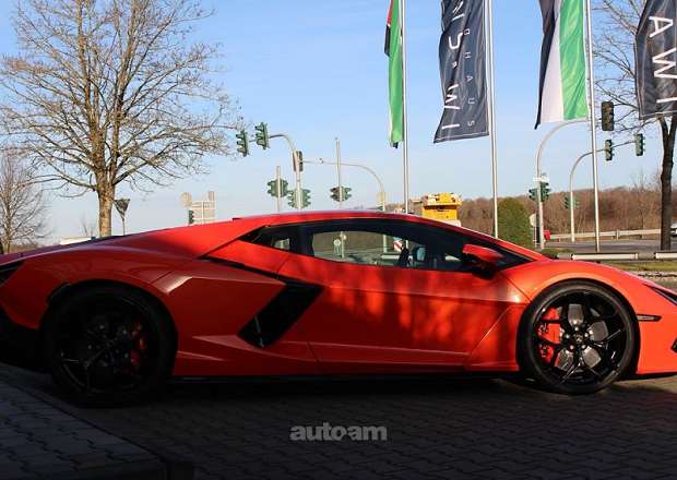 Lamborghini Revuelto