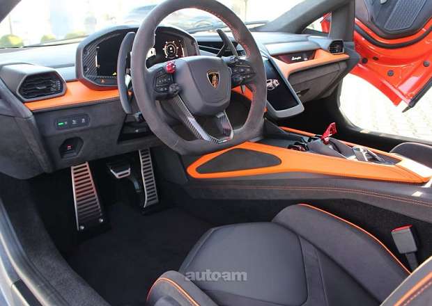 Lamborghini Revuelto