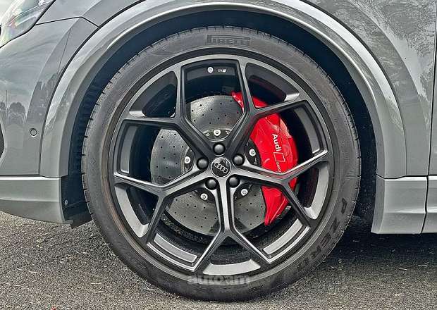 Audi RSQ8
