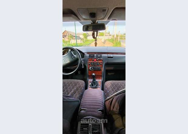 Mercedes-Benz E 200