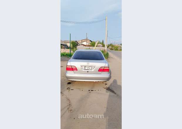 Mercedes-Benz E 200