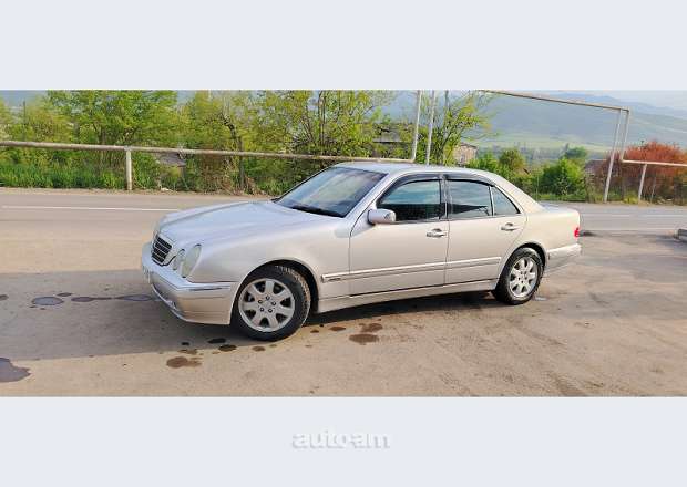Mercedes-Benz E 200
