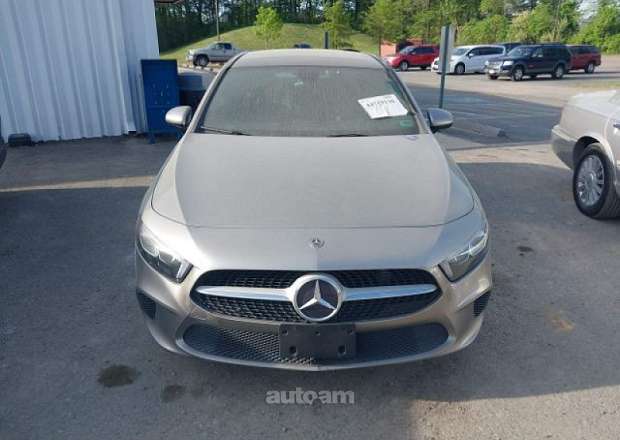 Mercedes-Benz A 220