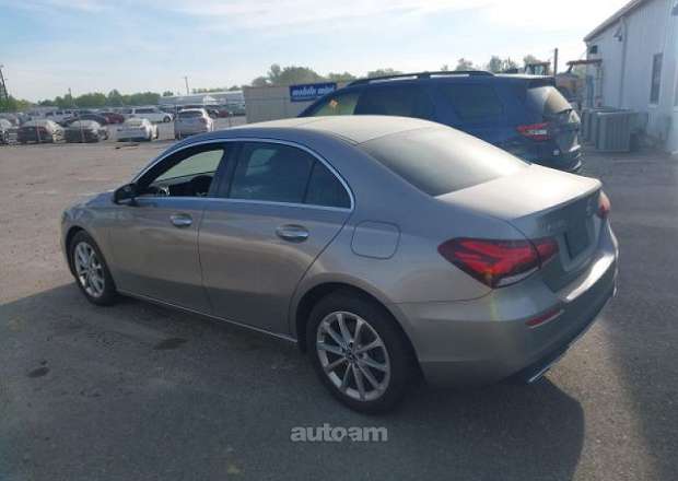 Mercedes-Benz A 220