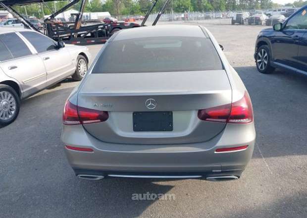 Mercedes-Benz A 220
