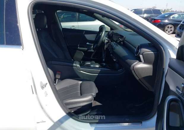 Mercedes-Benz A 220