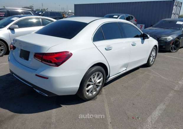 Mercedes-Benz A 220