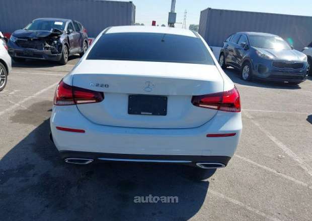 Mercedes-Benz A 220